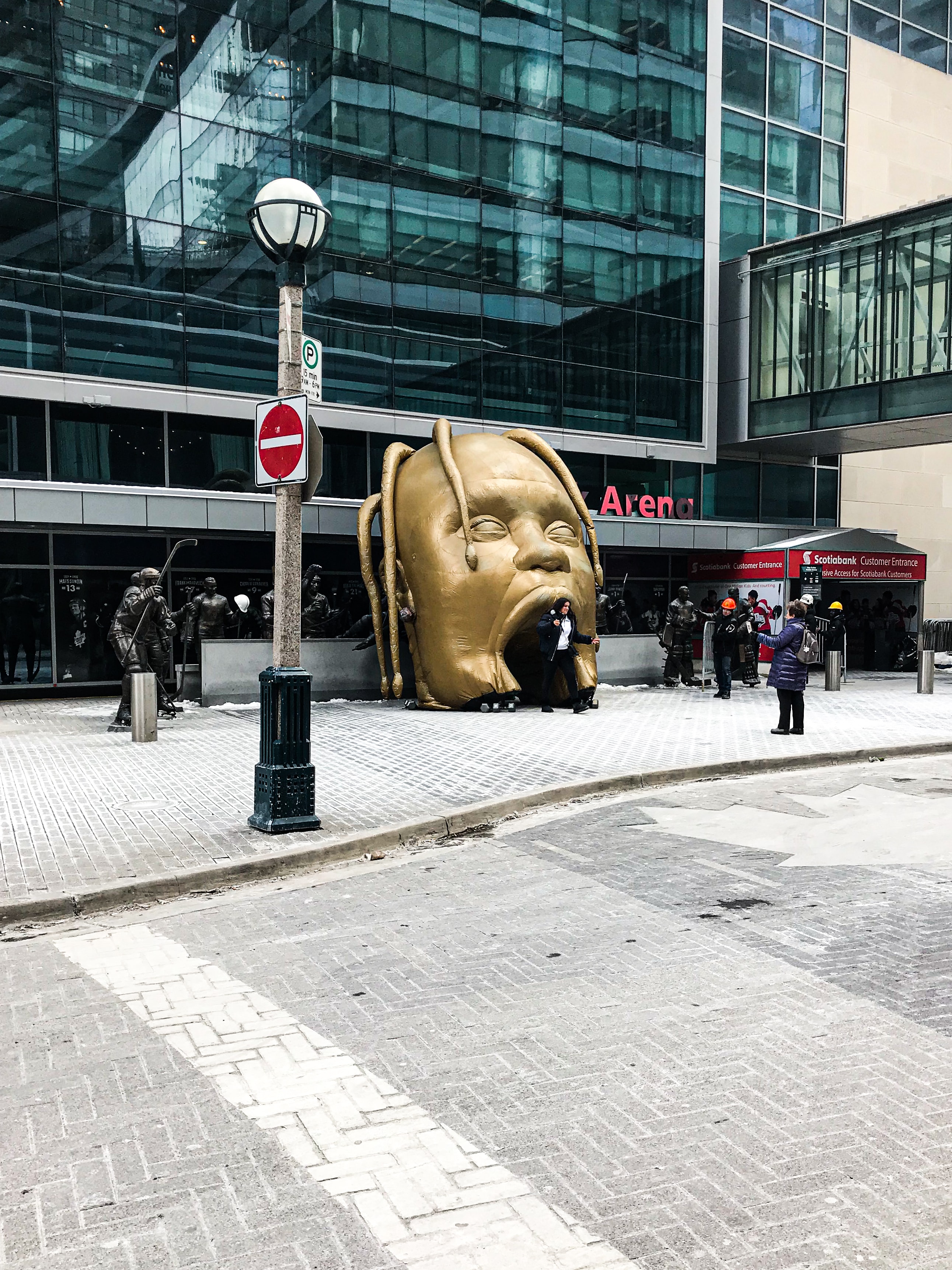 Golden inflatable of the rapper’s head, Ontario, Canada